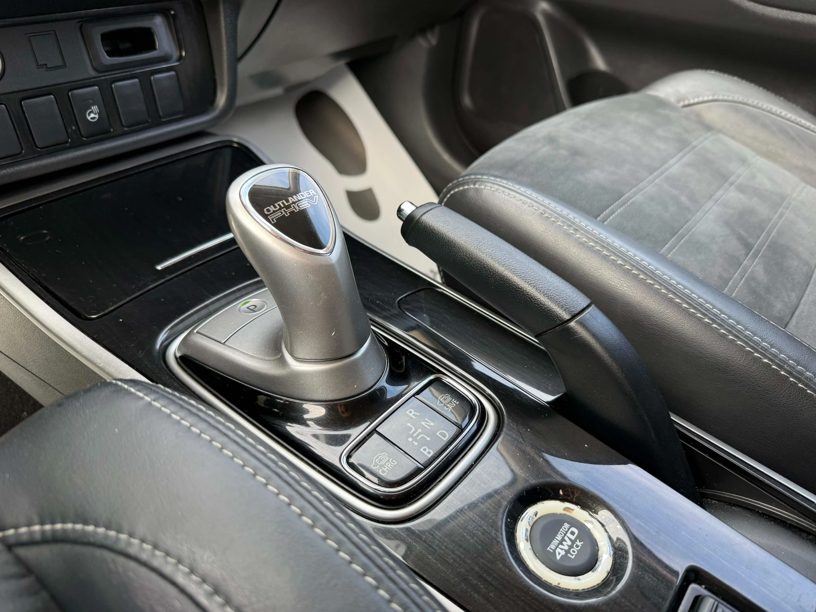 Mitsubishi Outlander, снимка 12 - Автомобили и джипове - 53822616