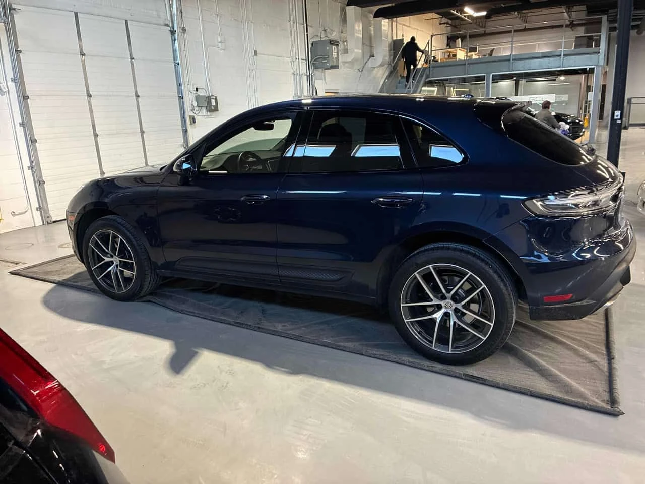 Porsche Macan * AWD * CARFAX * BOSE * ОБДУХВАНЕ * КЛИП НА МОТОРА, снимка 2 - Автомобили и джипове - 54044145