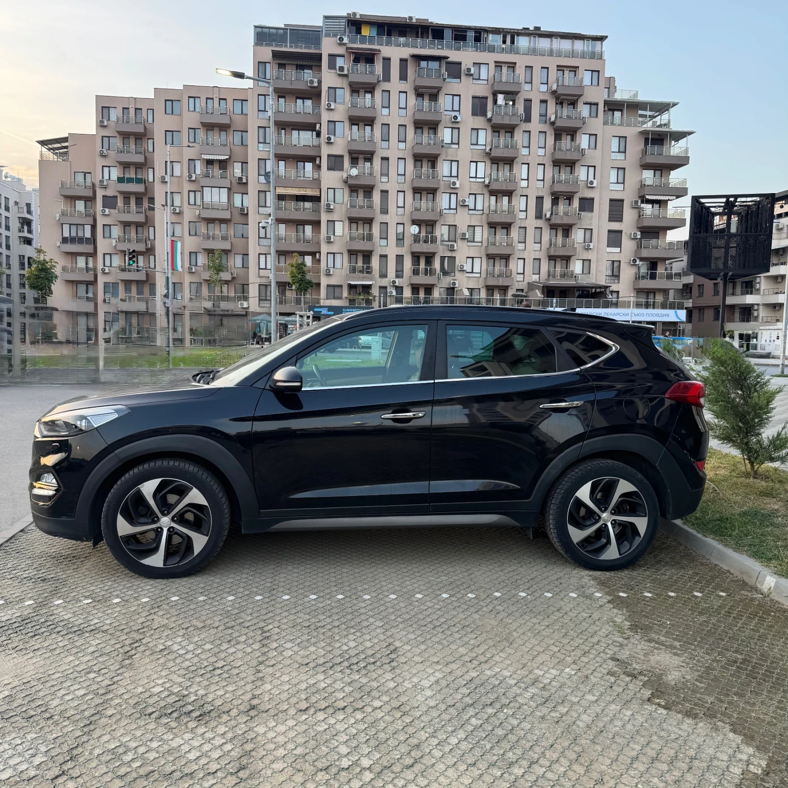 Hyundai Tucson 2.0 CRDi Xpossible 4WD, снимка 4 - Автомобили и джипове - 54644098