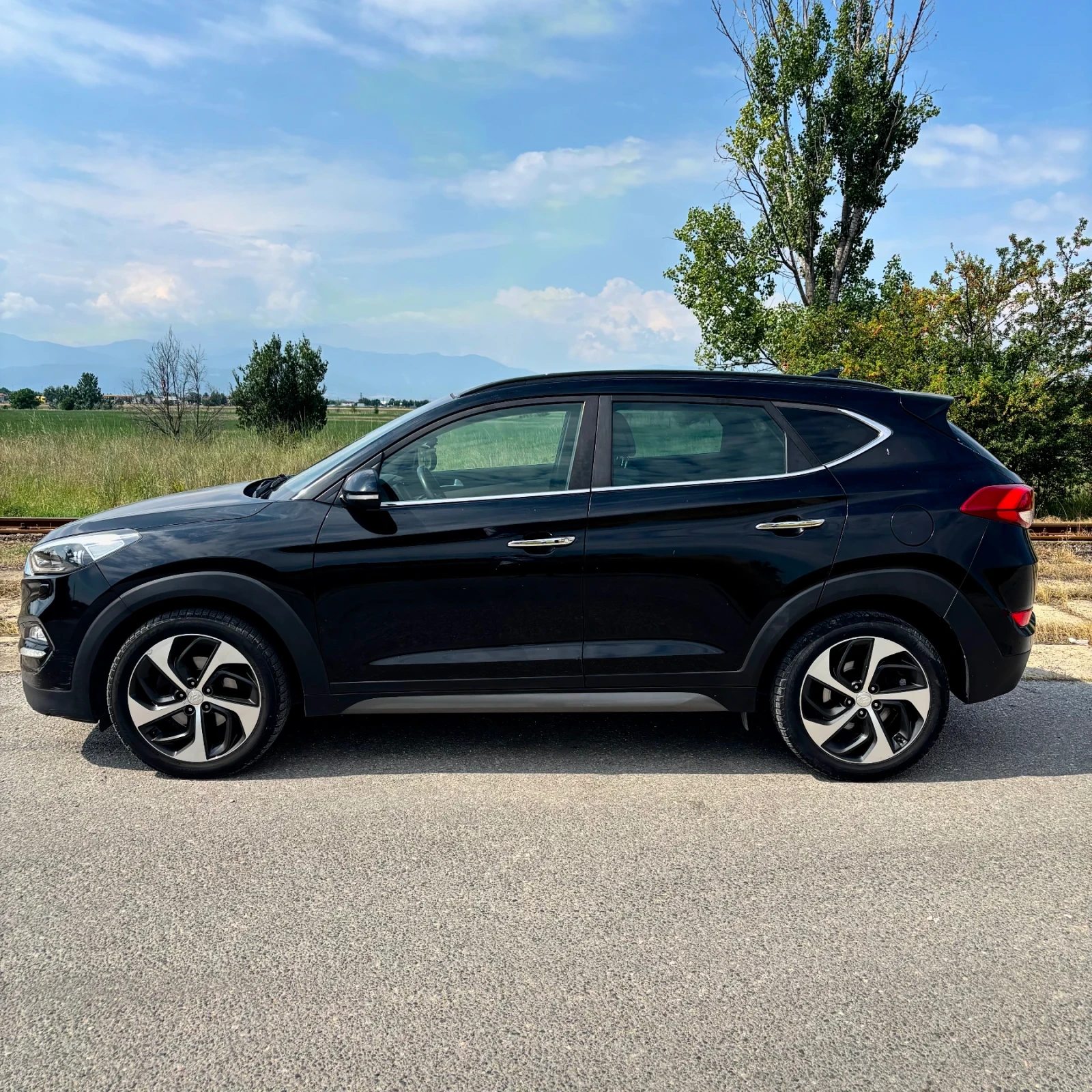 Hyundai Tucson 2.0 CRDi Xpossible 4WD, снимка 2 - Автомобили и джипове - 54644098