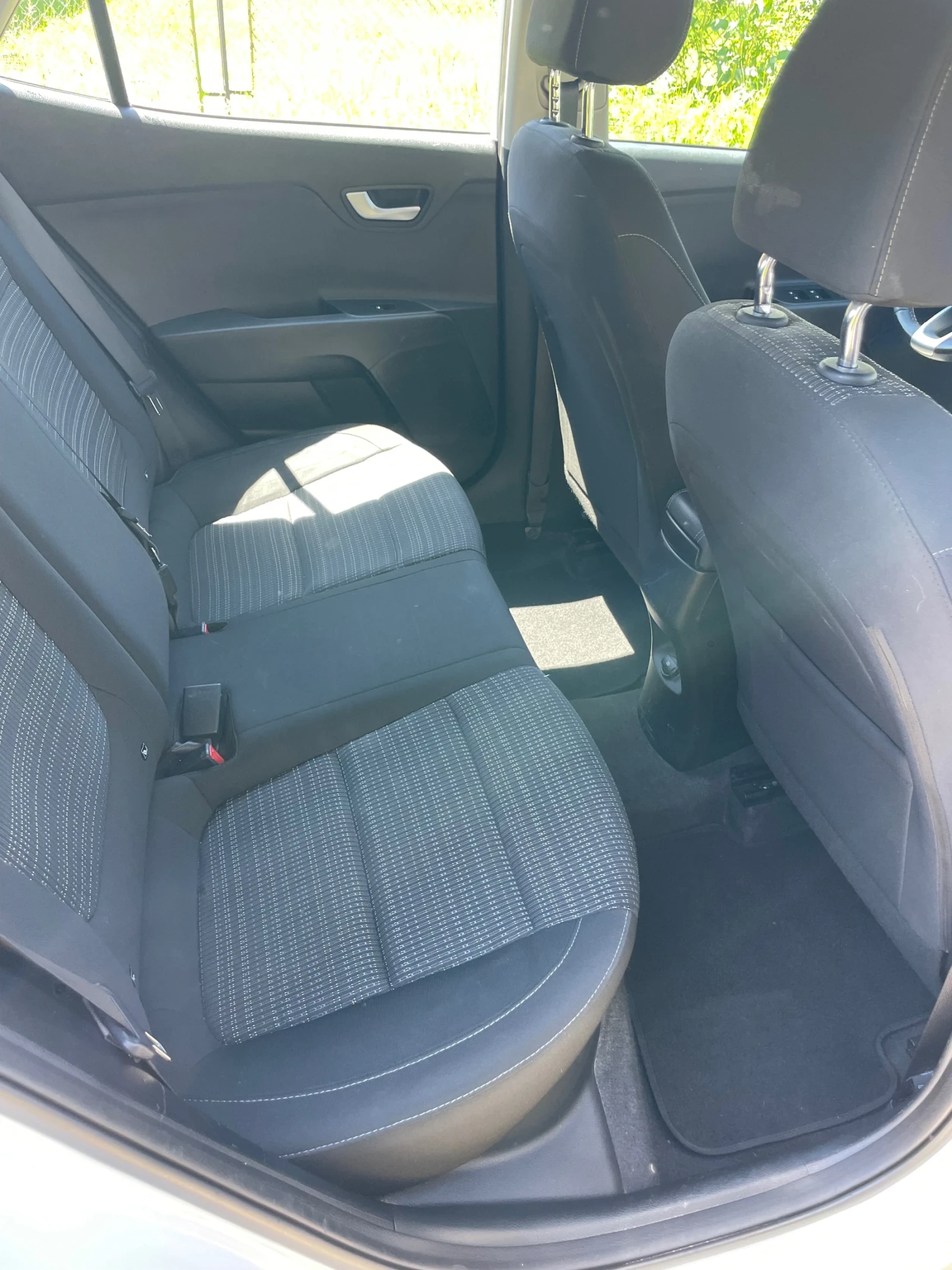 Kia Stonic 1.4 Газ, снимка 11 - Автомобили и джипове - 54556102