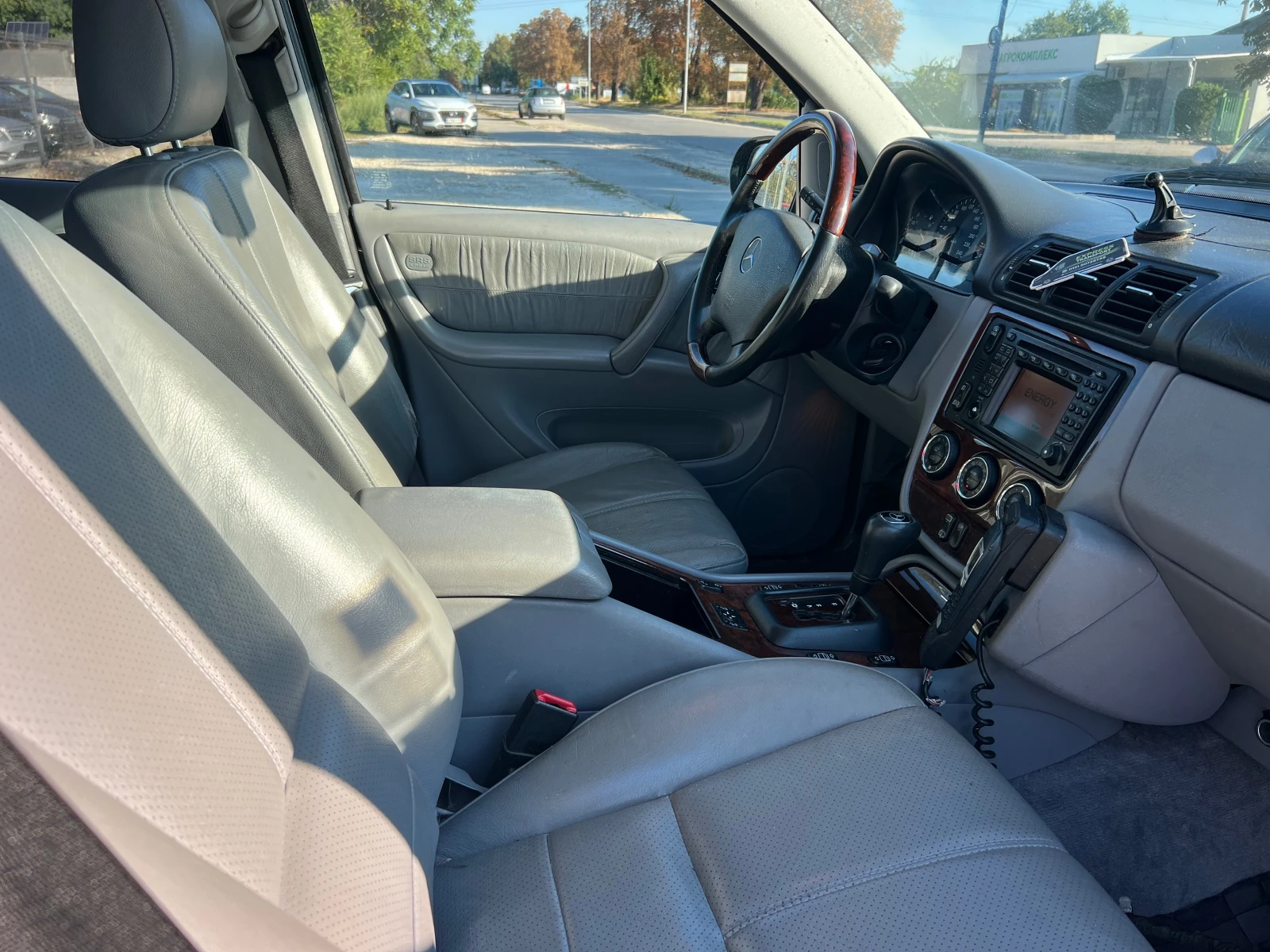 Mercedes-Benz ML 320 i V6 FACELIFT* NAVI* CLIMA, снимка 9 - Автомобили и джипове - 56166347