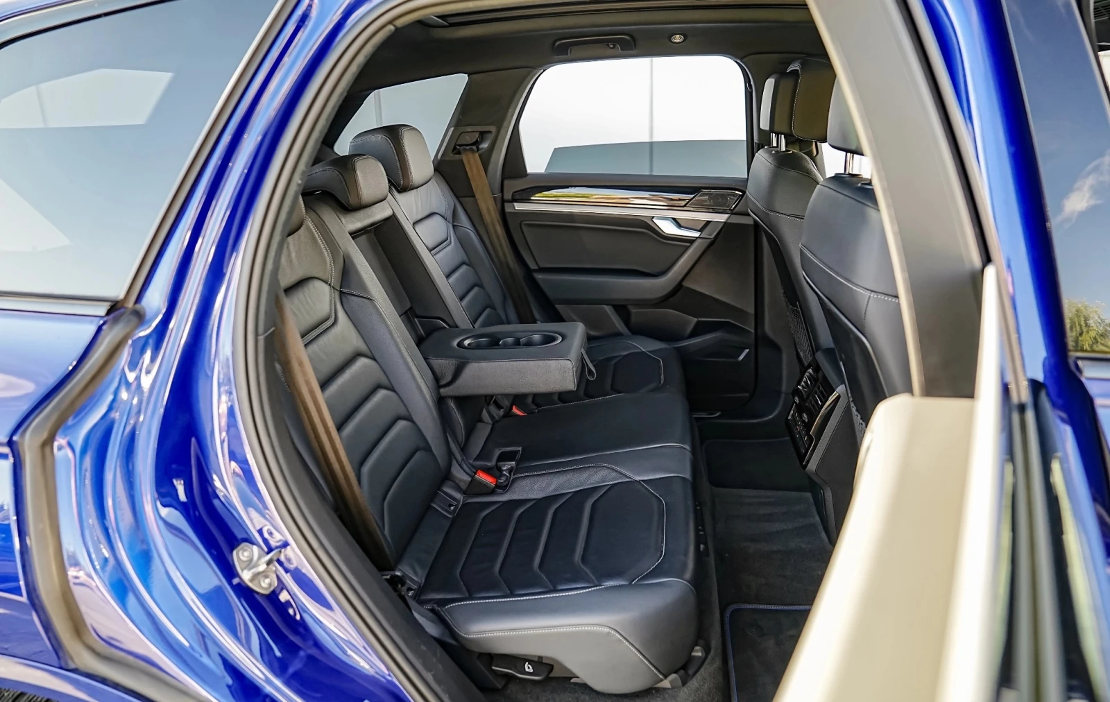 VW Touareg R 3.0 V6 TSI eHybrid 4MOTION, снимка 9 - Автомобили и джипове - 56209442