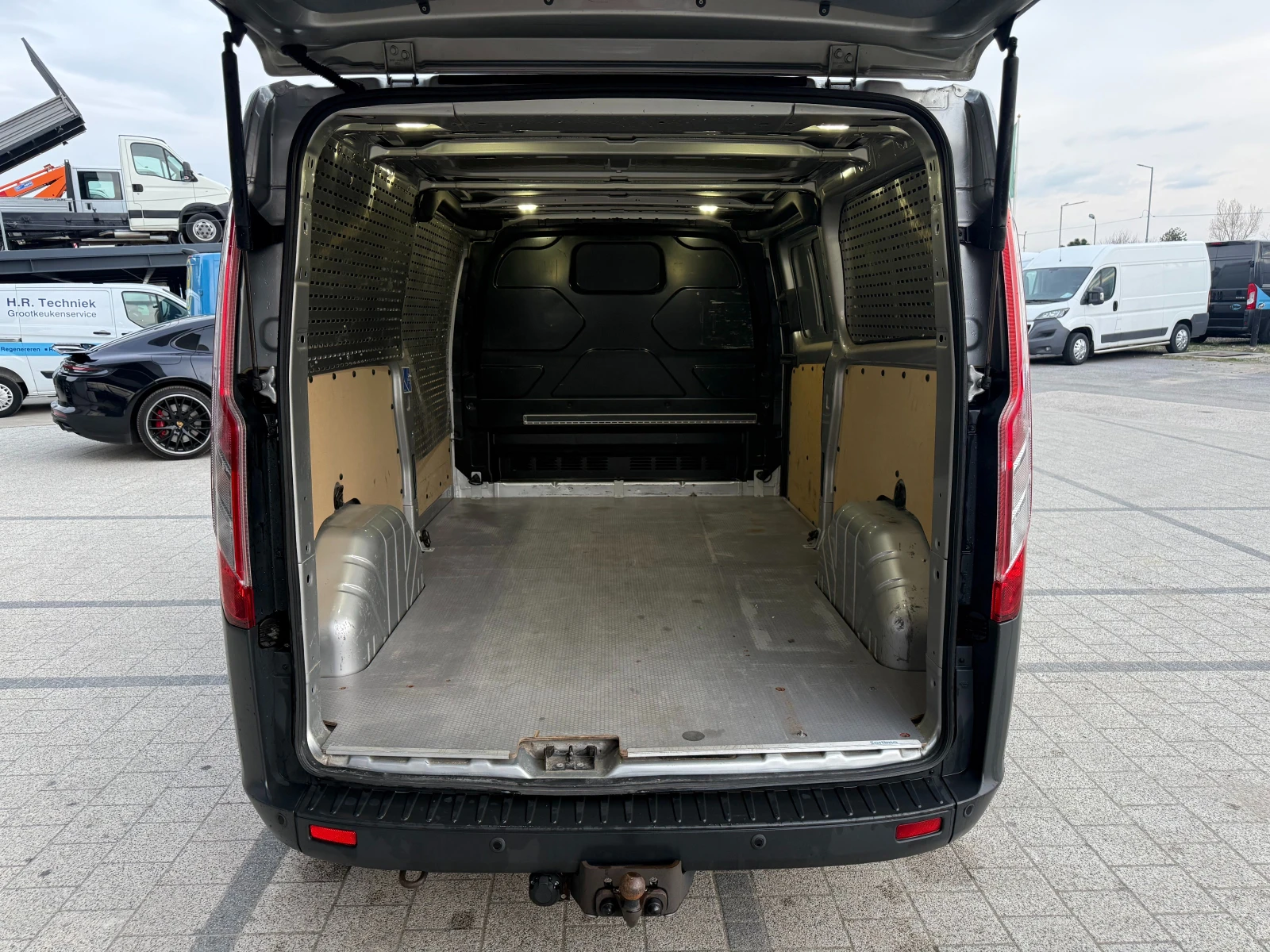 Ford Transit Custom 2.2TDCI 155к.с. Клима L2H1 , снимка 17 - Бусове и автобуси - 53916548