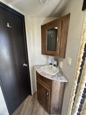 Каравана Forest River Riverstone 39 Wildwood, снимка 9