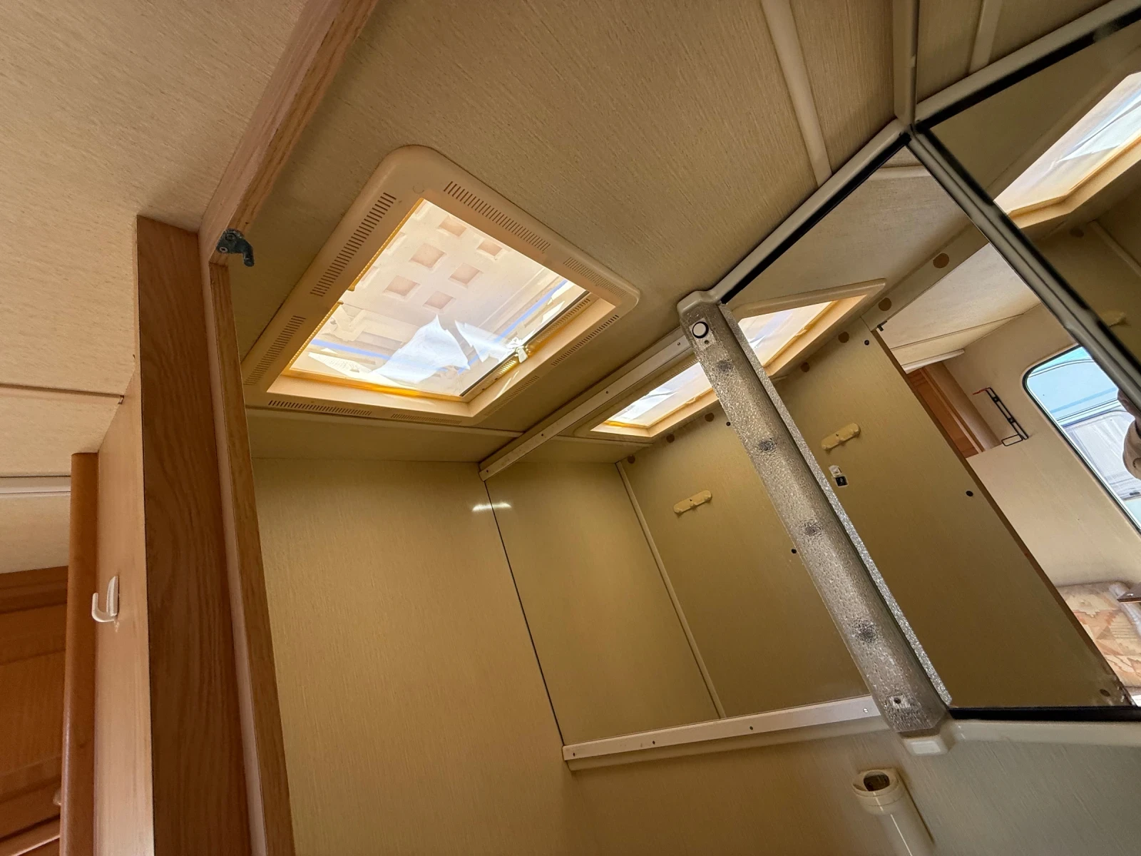 Каравана Chateau 908, снимка 16 - Каравани и кемпери - 54003017