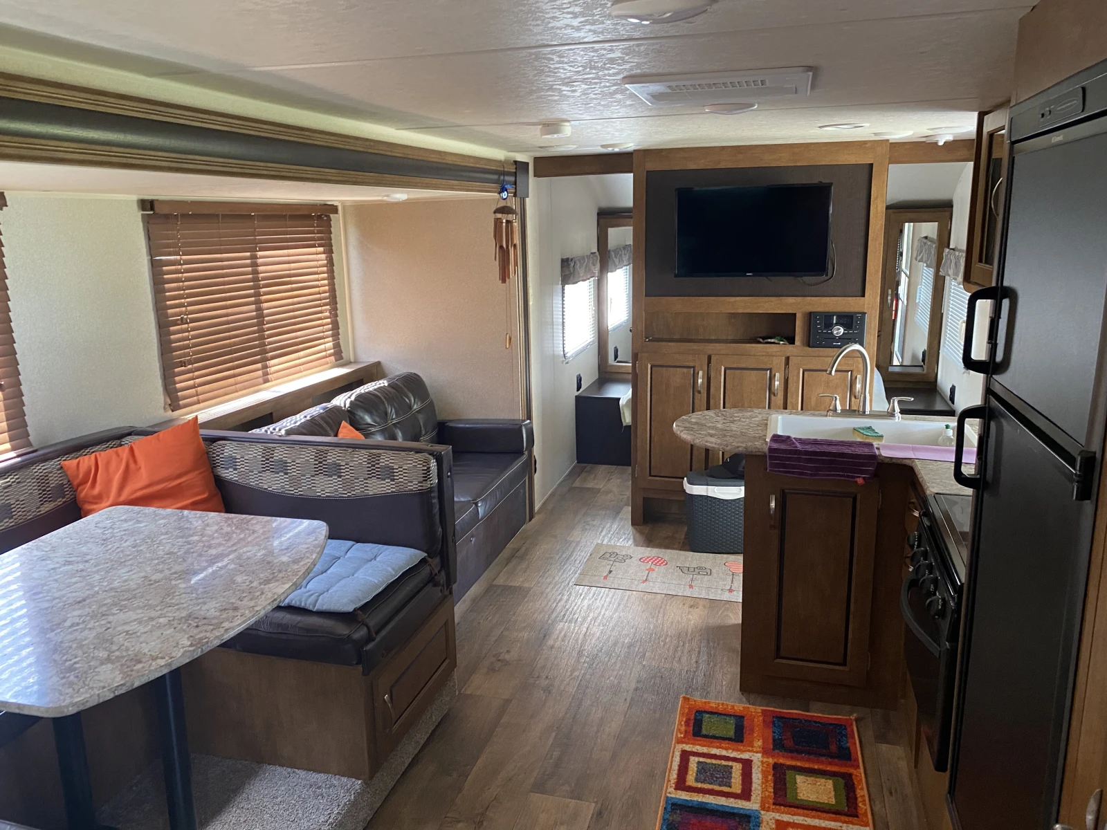 Каравана Forest River Riverstone 39 Wildwood, снимка 11 - Каравани и кемпери - 54285516