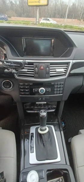 Mercedes-Benz E 200 TOP* Обслужен* Parctronic* Navi* Cruise Control* , снимка 8