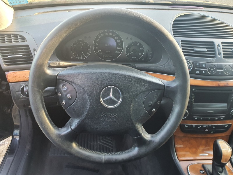 Mercedes-Benz E 220, снимка 7 - Автомобили и джипове - 42561869