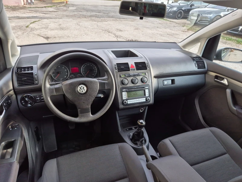 VW Touran 1.6TDI ITALY TOP, снимка 16 - Автомобили и джипове - 52553590