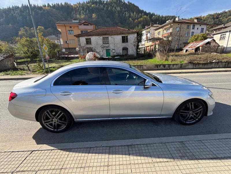 Mercedes-Benz E 220, снимка 3 - Автомобили и джипове - 52623229