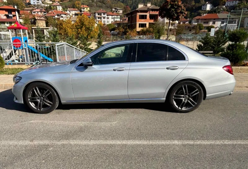 Mercedes-Benz E 220, снимка 4 - Автомобили и джипове - 52623229