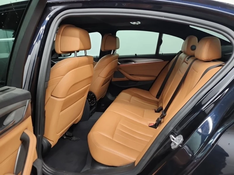BMW 530  XDRIVE * CARFAX * БЕЗ ПЪРВОНАЧАЛНА ВНОСКА, снимка 12 - Автомобили и джипове - 53176257