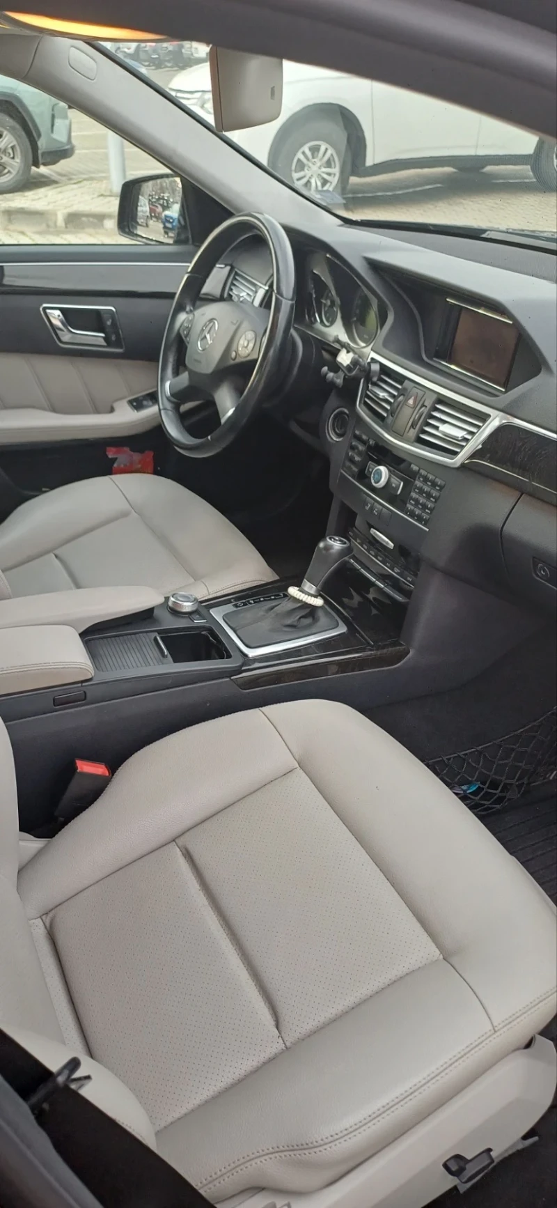 Mercedes-Benz E 200 TOP* Обслужен* Parctronic* Navi* Cruise Control* , снимка 7 - Автомобили и джипове - 53453849