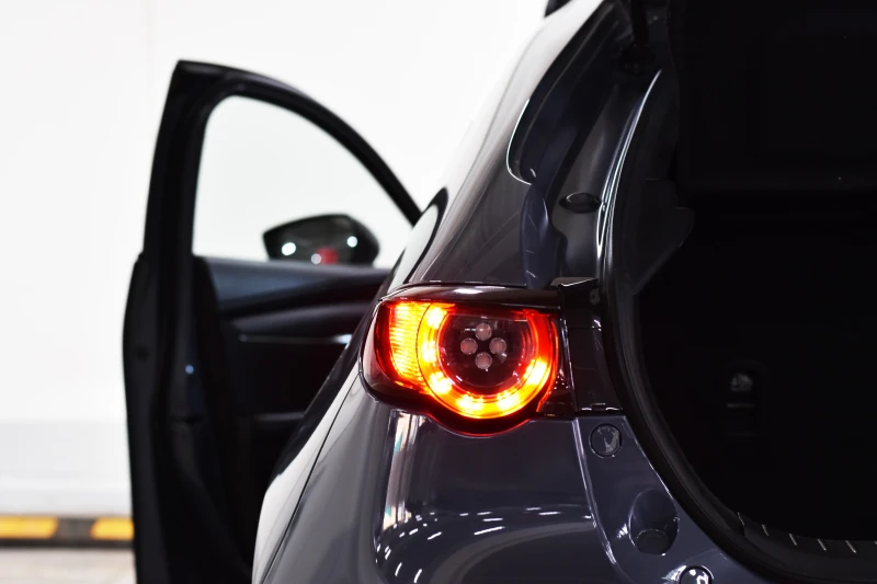 Mazda 3, снимка 6 - Автомобили и джипове - 53477826