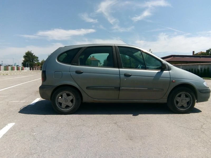 Renault Megane 1.6, снимка 2 - Автомобили и джипове - 26155261