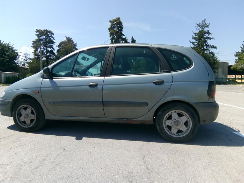 Renault Megane 1.6, снимка 3 - Автомобили и джипове - 26155261