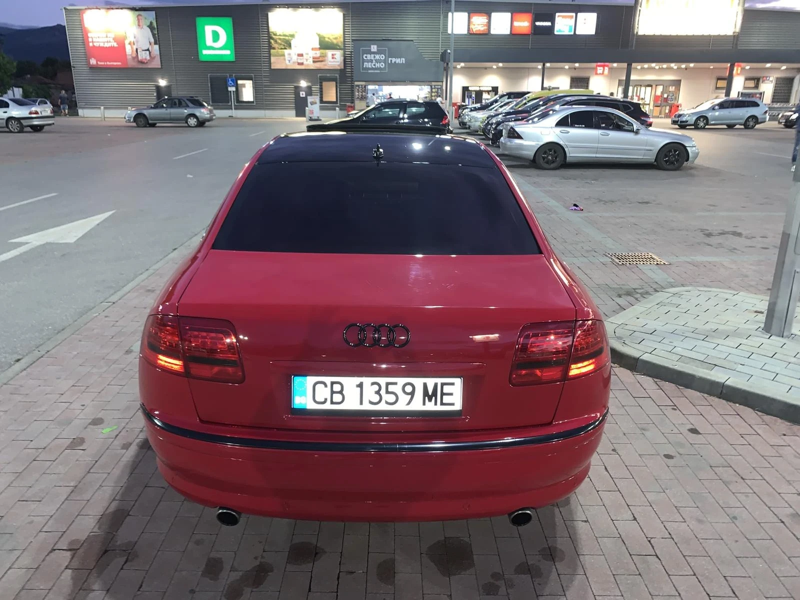 Audi A8 Единствената червена А8 Лимузина - изображение 5