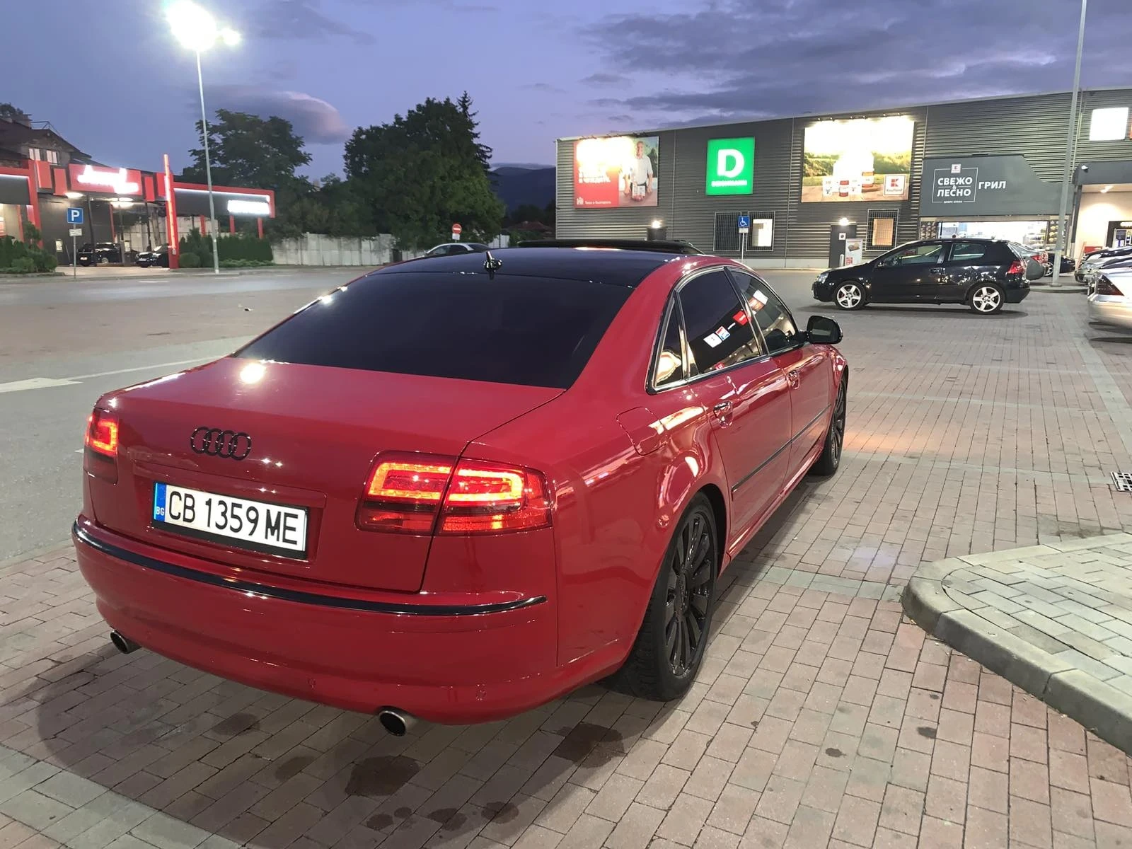 Audi A8 Единствената червена А8 Лимузина - изображение 6