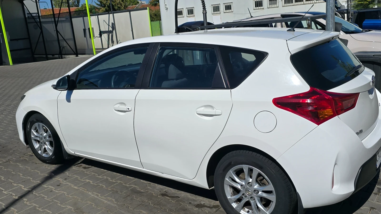 Toyota Auris 1.33 Газ/Бензин  - изображение 5