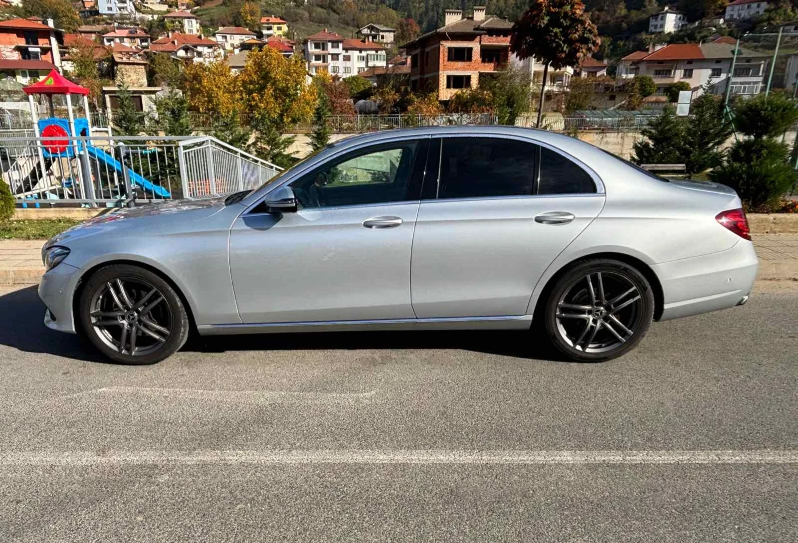 Mercedes-Benz E 220  - изображение 4