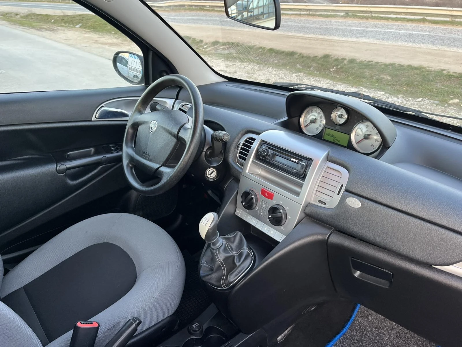 Lancia Ypsilon 1.3I 60кс EURO 4 KЛИМАТИК, снимка 11 - Автомобили и джипове - 53830182