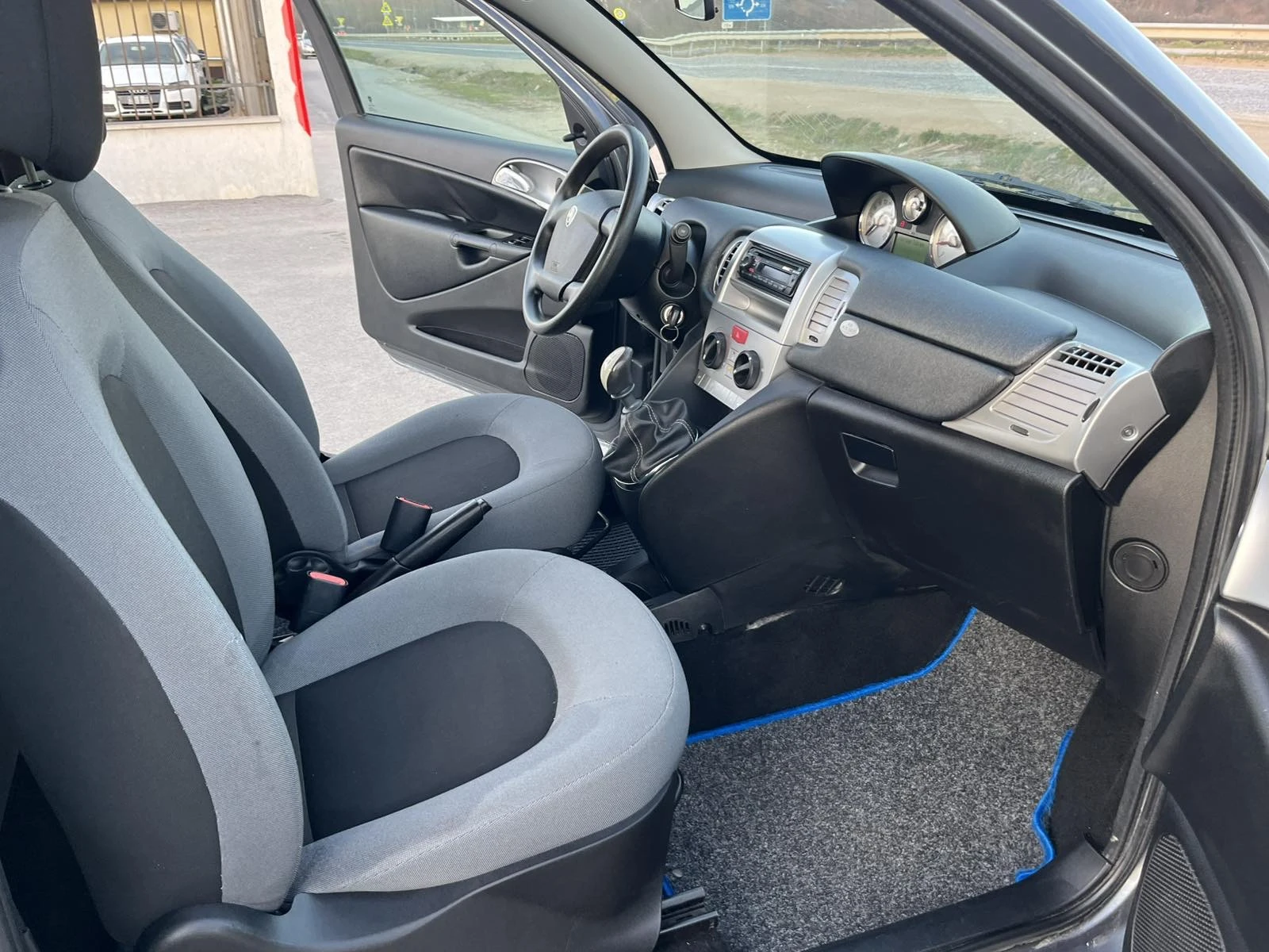 Lancia Ypsilon 1.3I 60кс EURO 4 KЛИМАТИК, снимка 10 - Автомобили и джипове - 53830182