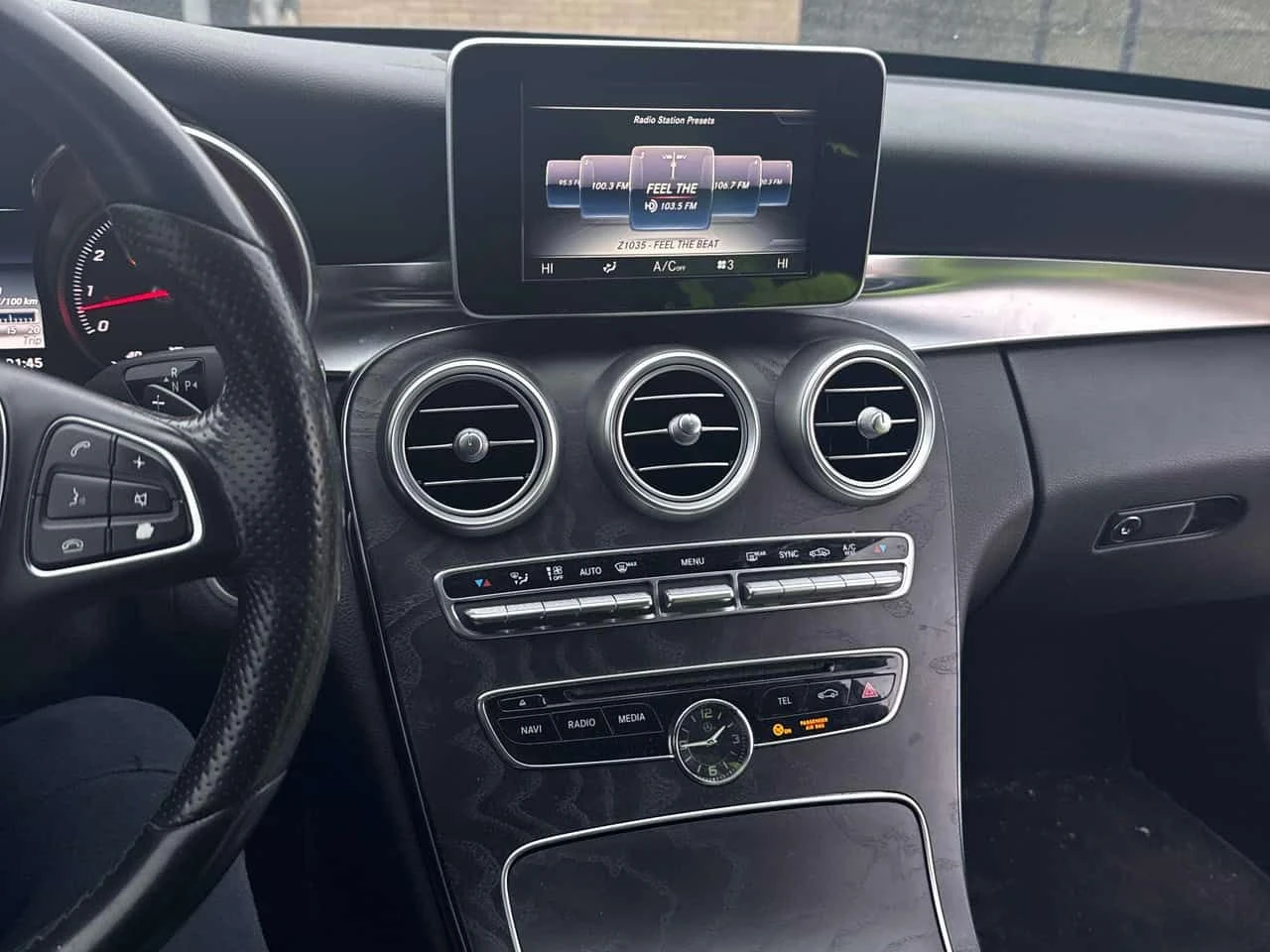 Mercedes-Benz C 400 * ПАНОРАМА* ШИБИДАХ* ПОДГРЕВИ* , снимка 9 - Автомобили и джипове - 53971240