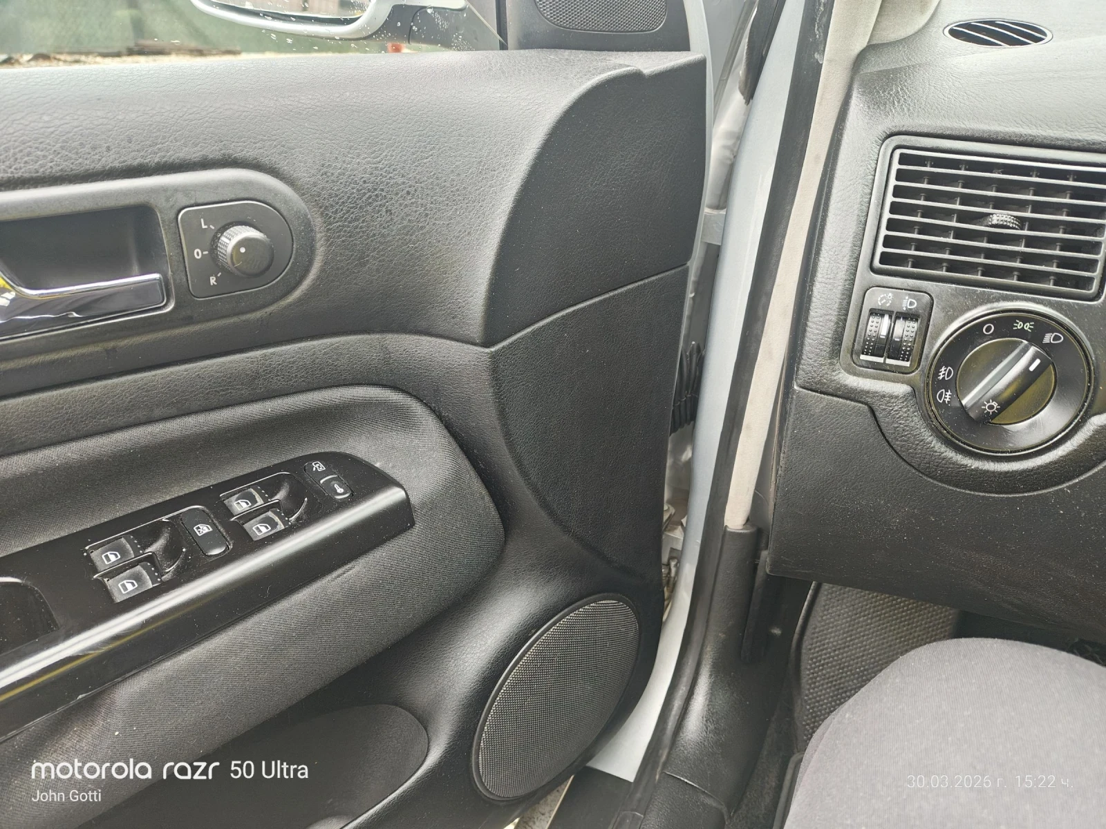 VW Golf 1.9TDi 2004г. Климатроник , снимка 12 - Автомобили и джипове - 54031434