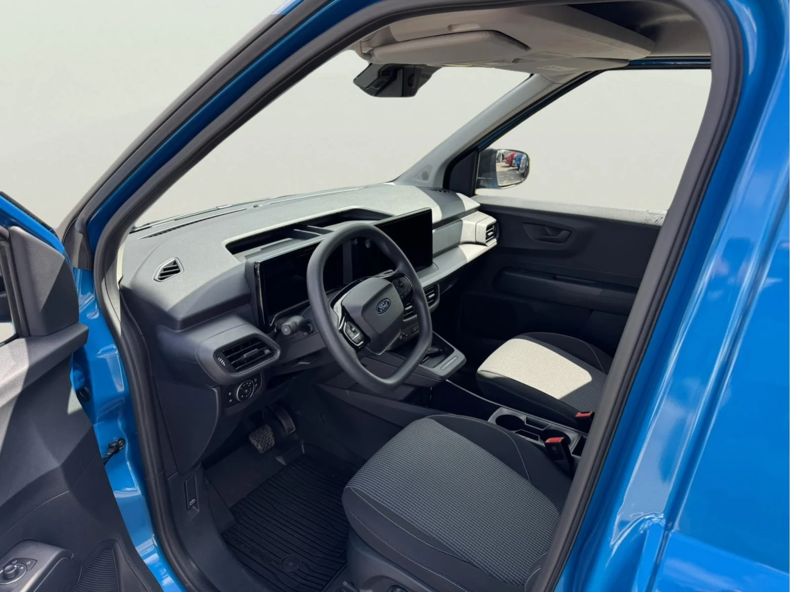 Ford Courier BEV 43 kWh, снимка 9 - Автомобили и джипове - 54537232