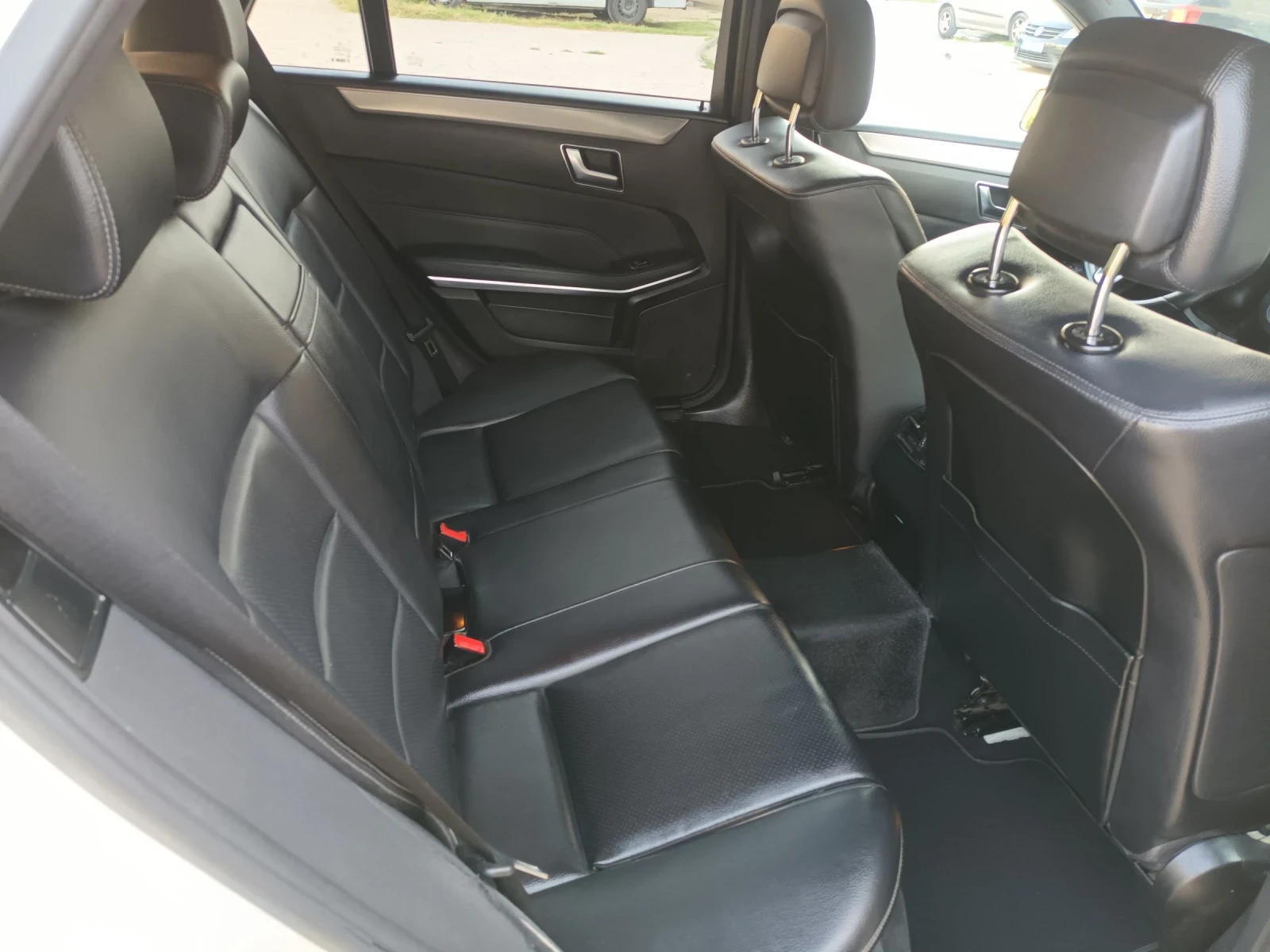 Mercedes-Benz E 200 2.0, снимка 10 - Автомобили и джипове - 54786105