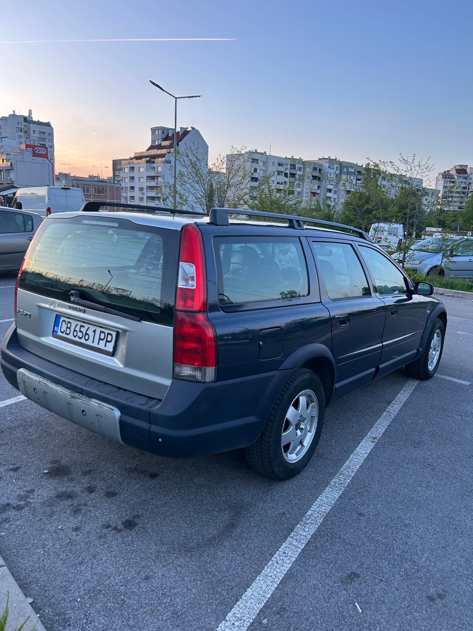 Volvo Xc70 2.4 D5 4x4, снимка 3 - Автомобили и джипове - 54800363