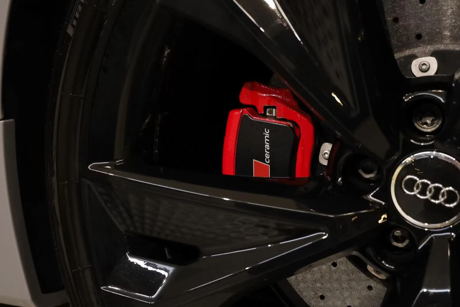 Audi Rs7 QUATTRO/600HP/PANO/360/KERAMIK/ACC/500z, снимка 16 - Автомобили и джипове - 55091156