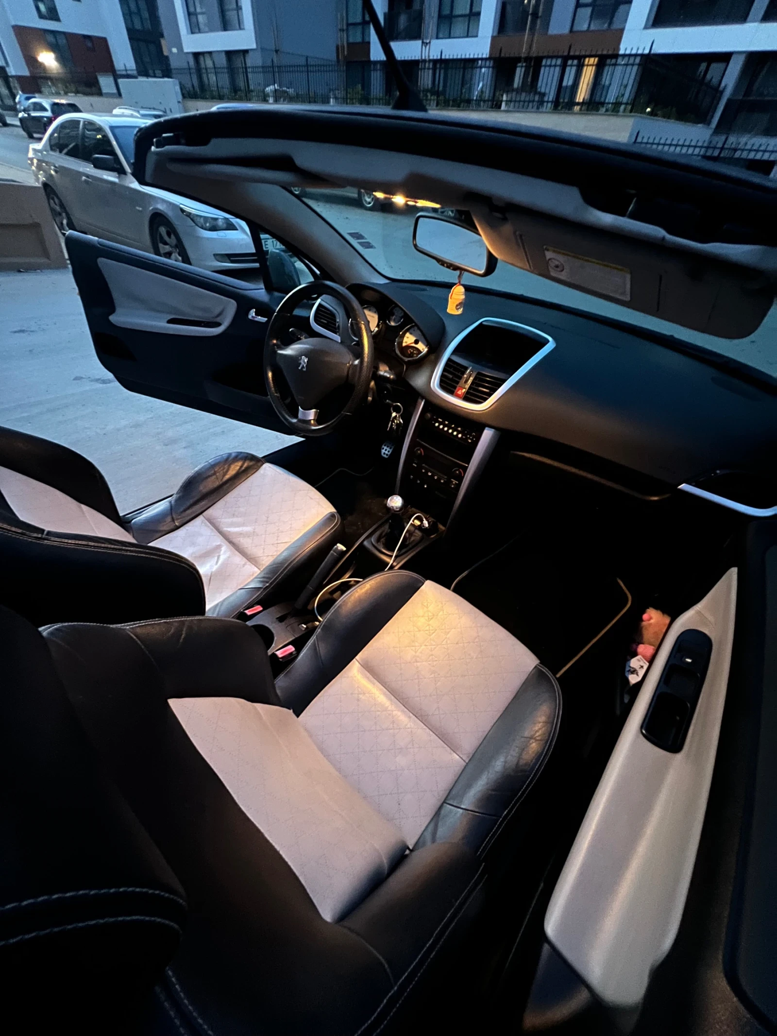Peugeot 207, снимка 11 - Автомобили и джипове - 55300895