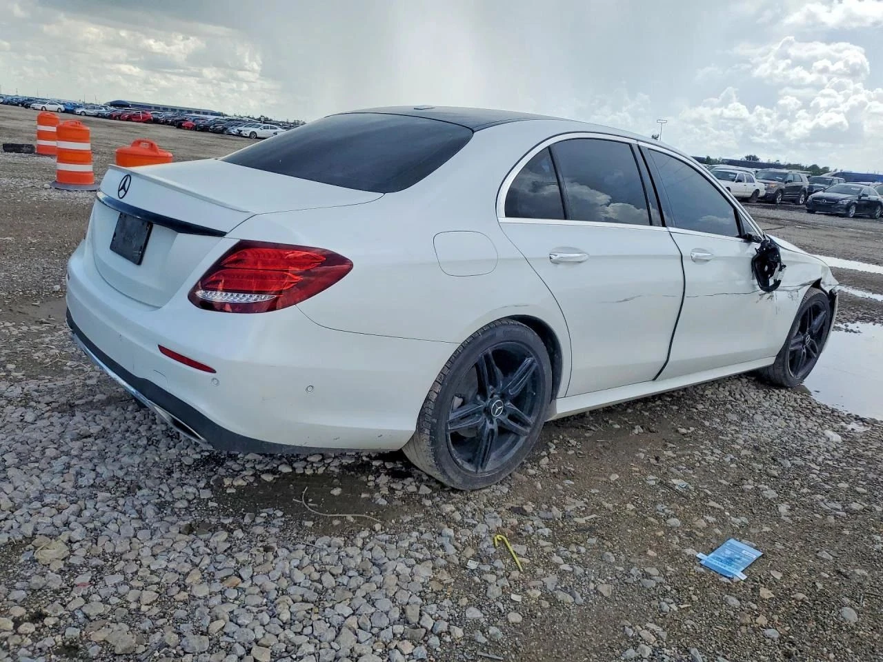 Mercedes-Benz E 300, снимка 3 - Автомобили и джипове - 56713344