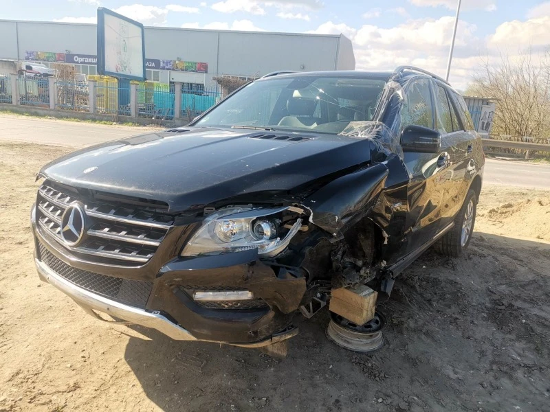 Mercedes-Benz ML 250 BlueTec, снимка 2 - Автомобили и джипове - 40211906