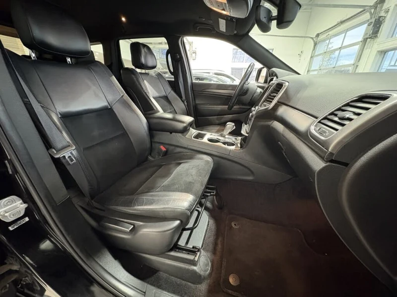 Jeep Grand cherokee 3.6* V6* 8ZF* ПОДГРЕВ* КАМЕРА* КЕЙЛЕС* LANE* ASSIS, снимка 13 - Автомобили и джипове - 53433284