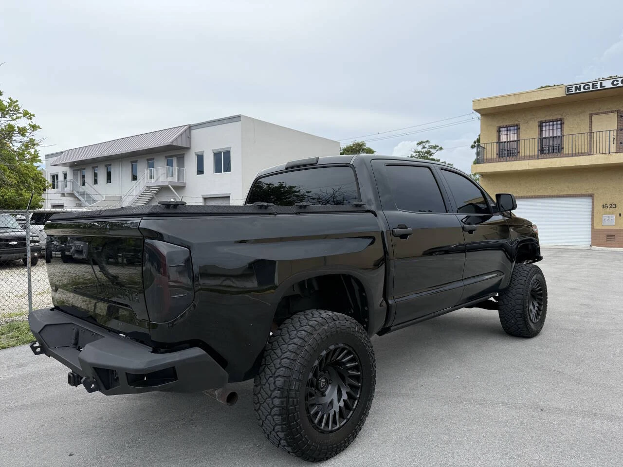 Toyota Tundra 5.7Hemi SR5 Crew Cab Short Bed - изображение 6