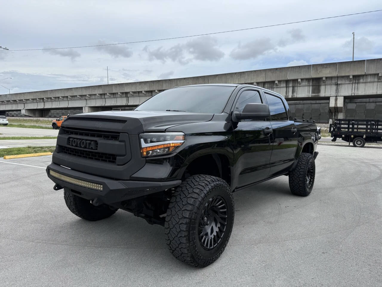 Toyota Tundra 5.7Hemi SR5 Crew Cab Short Bed | Mobile.bg   1