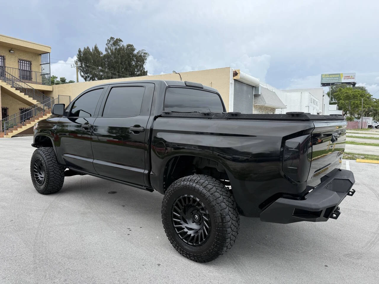 Toyota Tundra 5.7Hemi SR5 Crew Cab Short Bed - изображение 4