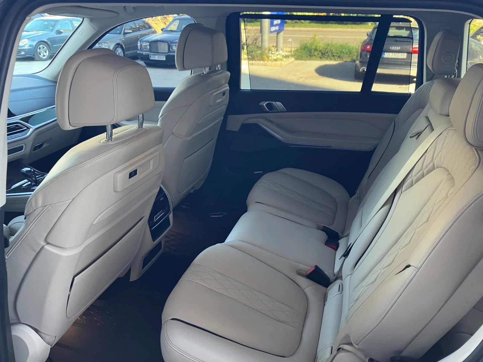 BMW X7 4.0 xDrive, Individual, Panorma , снимка 16 - Автомобили и джипове - 54632359