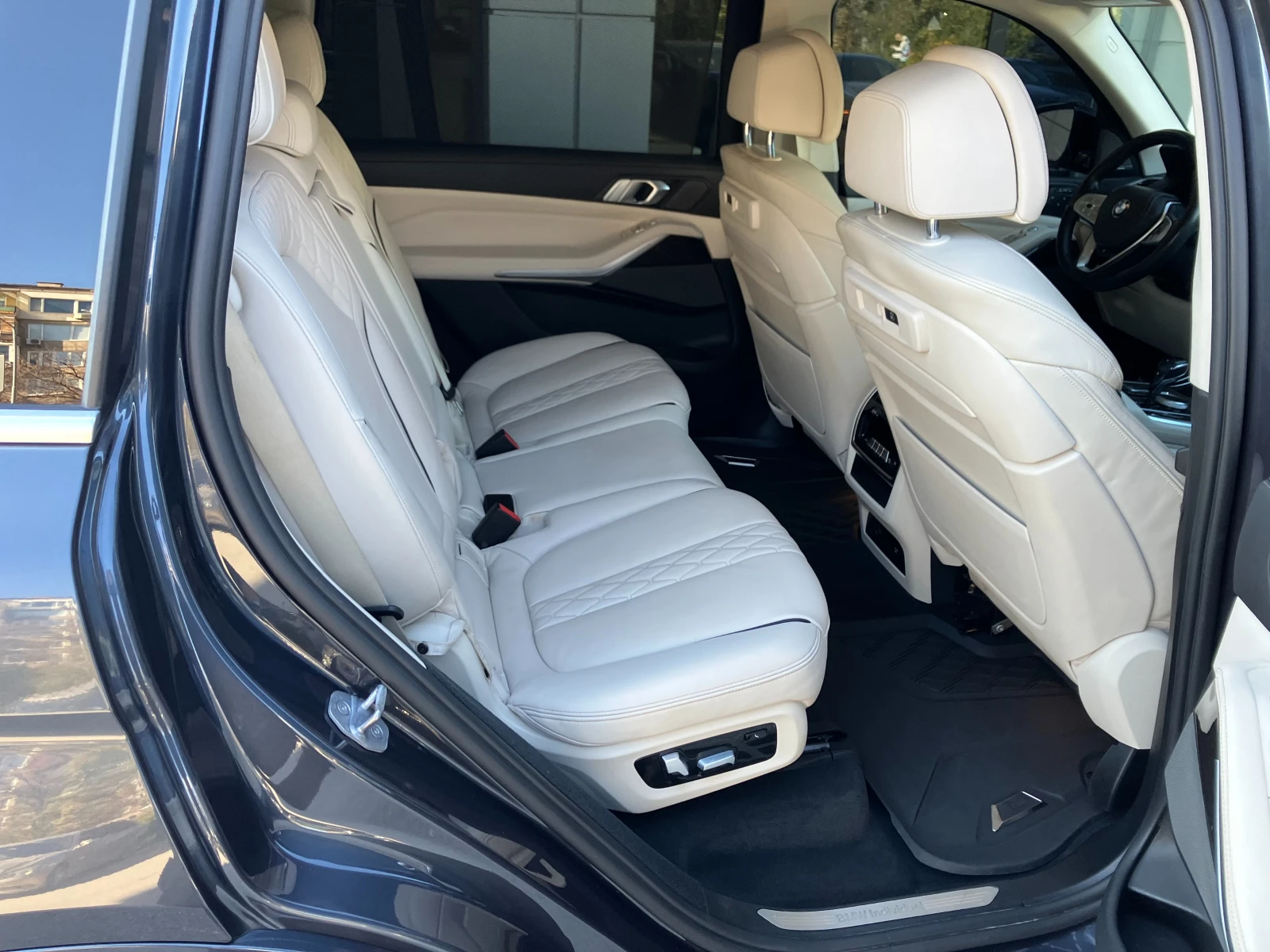 BMW X7 4.0 xDrive, Individual, Panorma , снимка 10 - Автомобили и джипове - 54632359