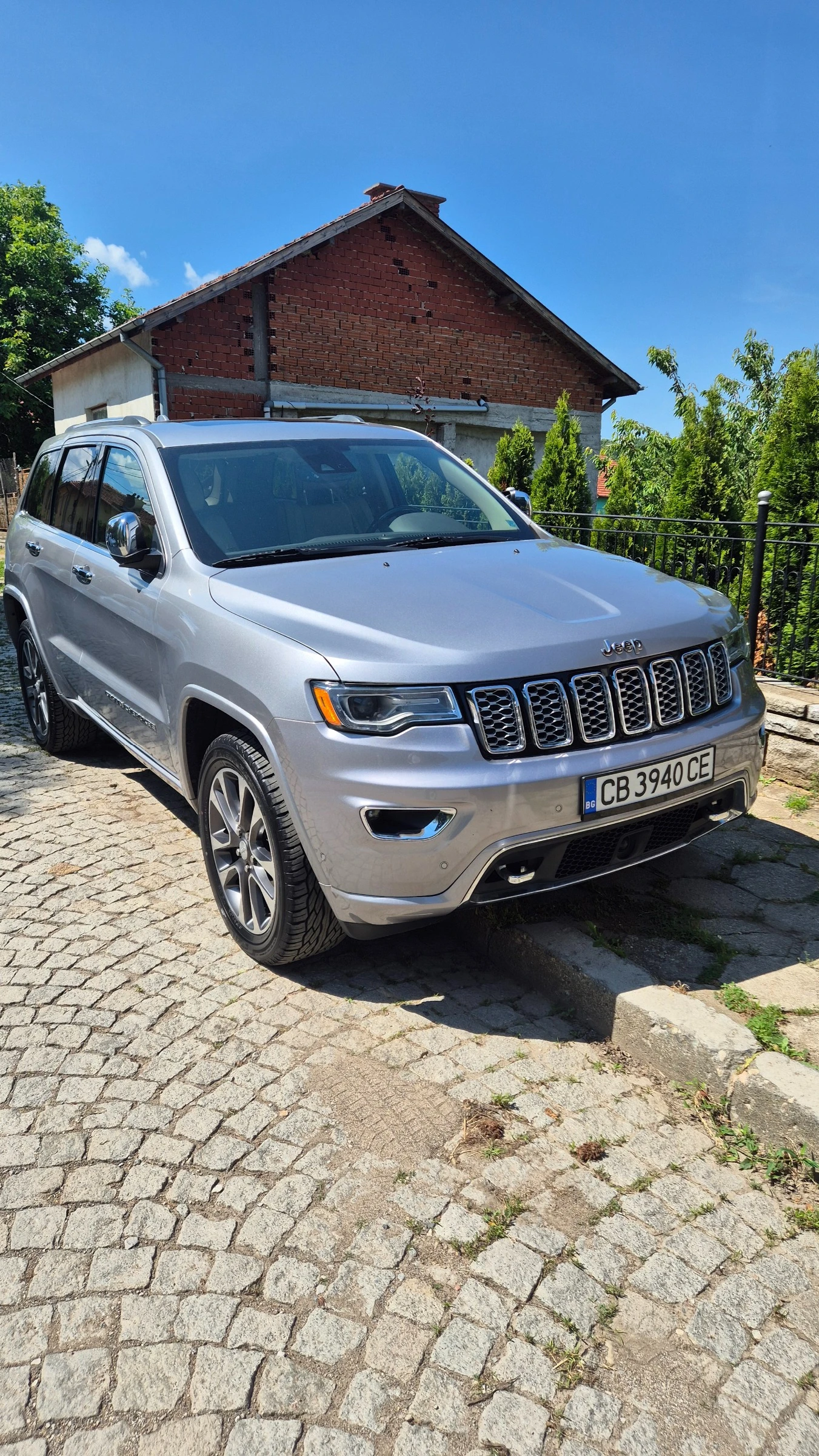 Jeep Grand cherokee Overland HEMI, снимка 4 - Автомобили и джипове - 54986027