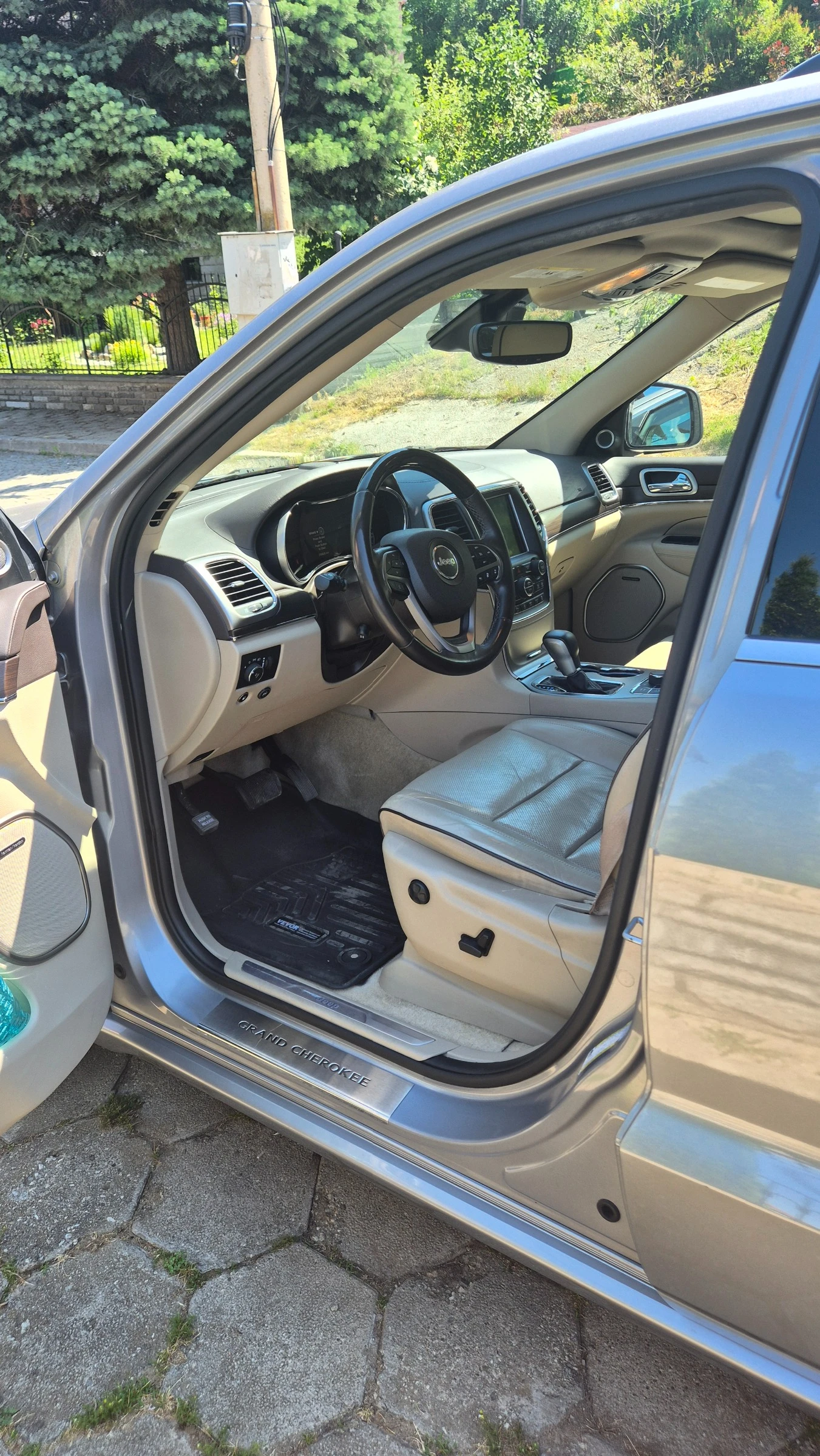 Jeep Grand cherokee Overland HEMI, снимка 7 - Автомобили и джипове - 54986027