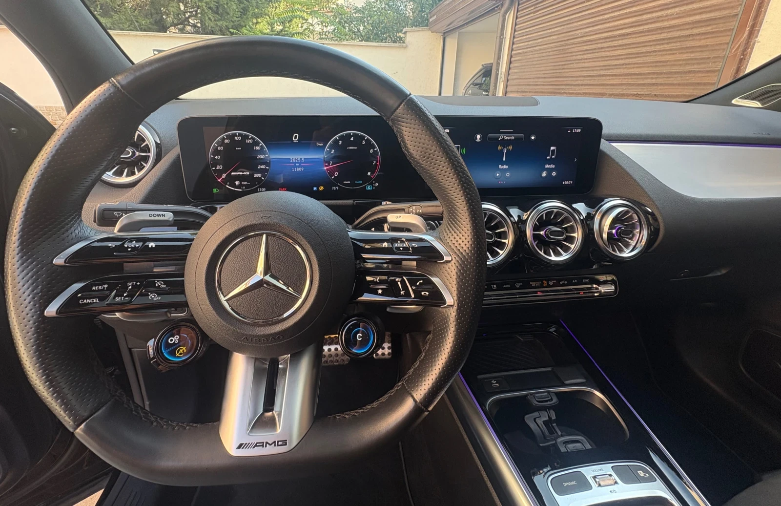 Mercedes-Benz GLA 35 AMG * Панорама * Подгрев * Burmester * , снимка 9 - Автомобили и джипове - 55878986