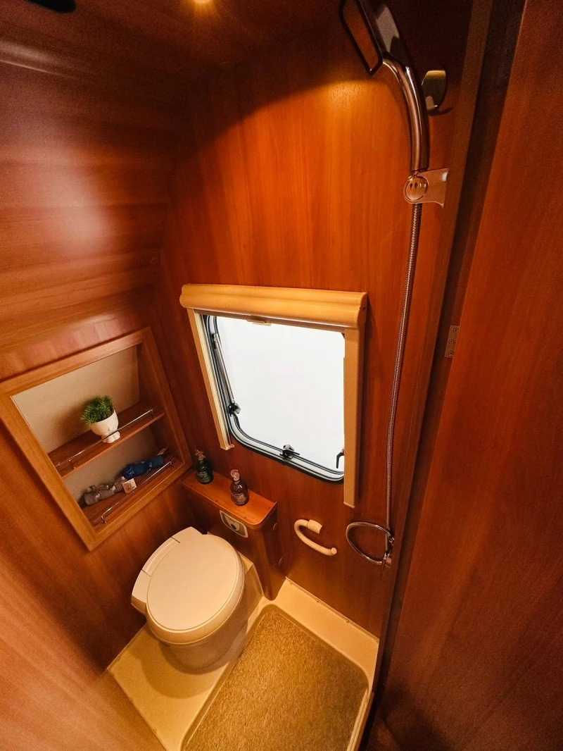 Каравана HYMER / ERIBA Sporting, снимка 12 - Каравани и кемпери - 43133392