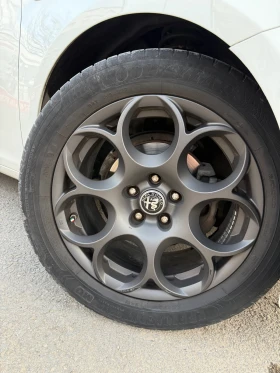 Alfa Romeo Giulietta 1.6 JTDM-2 105Hp 2013г 228000км 2 комплекта гуми  - 3900 € / 7627.74 лв. - 56575248 17