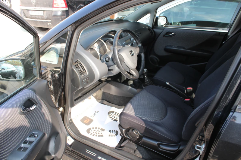 Honda Jazz 1.4I РЕГИСТРАЦИЯ, снимка 5 - Автомобили и джипове - 47786224