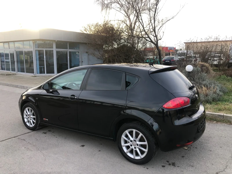 Seat Leon 1.6 TDI 105 к.с перфектен, снимка 4 - Автомобили и джипове - 48601682