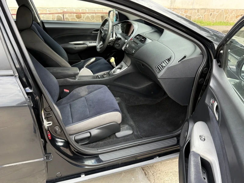 Honda Civic 1.8i Vtec LPG , снимка 10 - Автомобили и джипове - 50167022